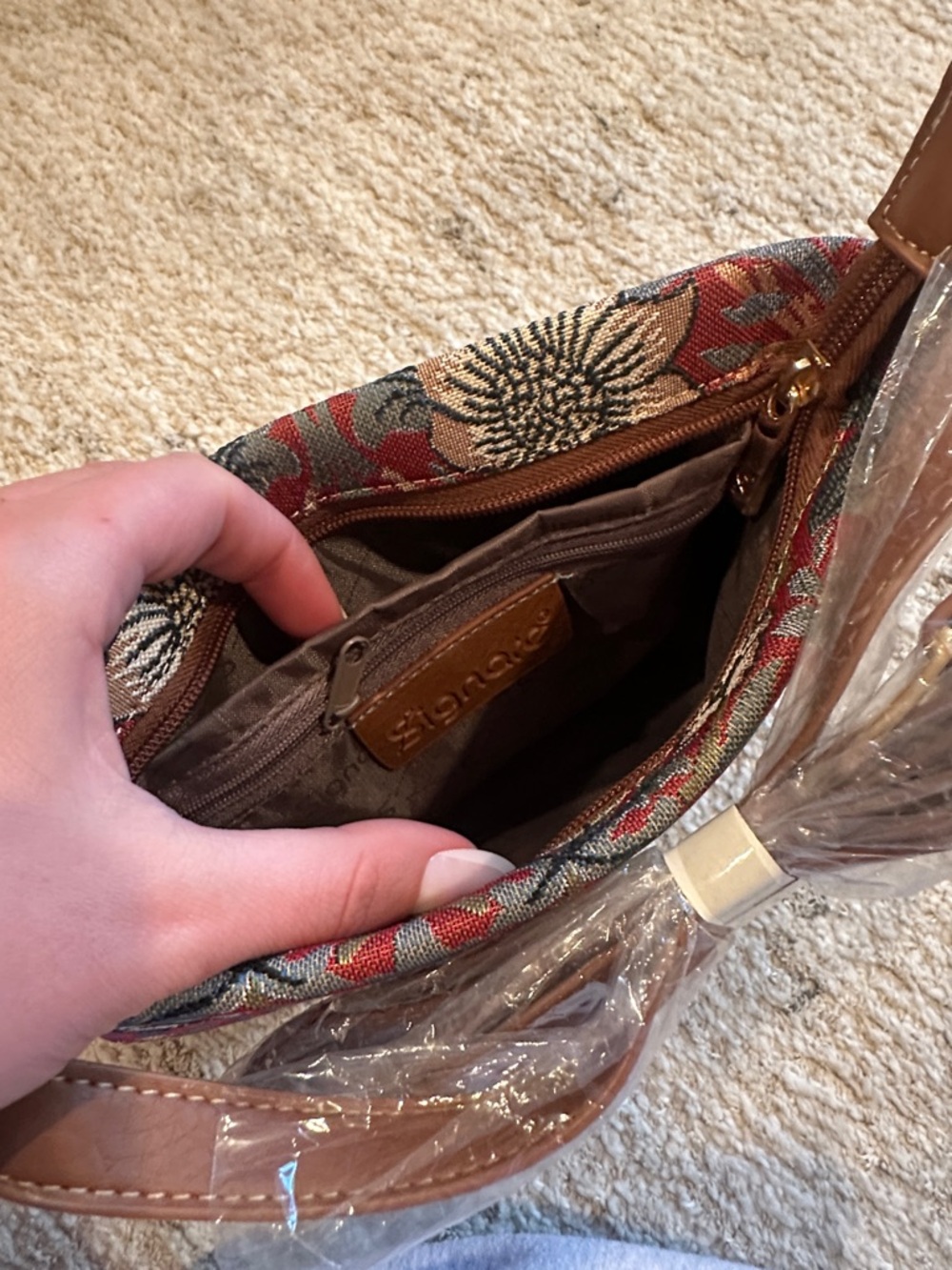 Signature Art Tapestry Crossbody Bag in Red and Blue - Picture 4 of 4